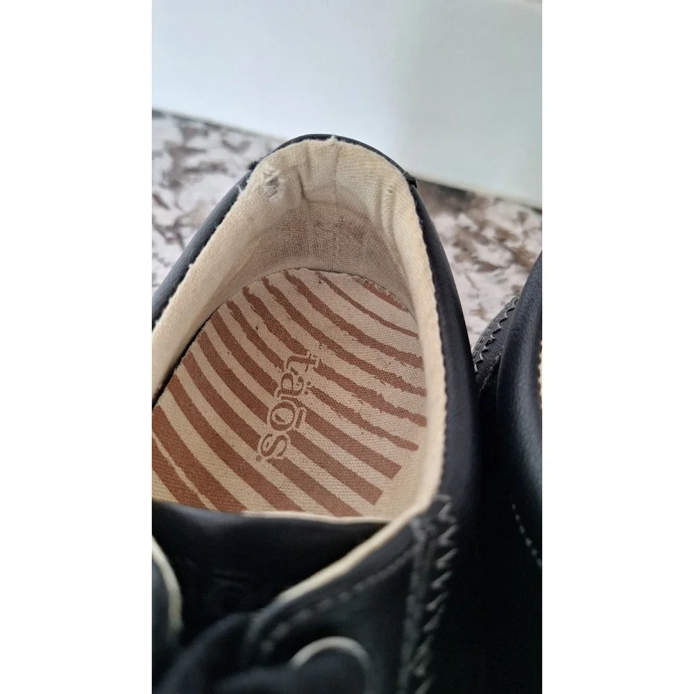 Taos Footwear brand taos